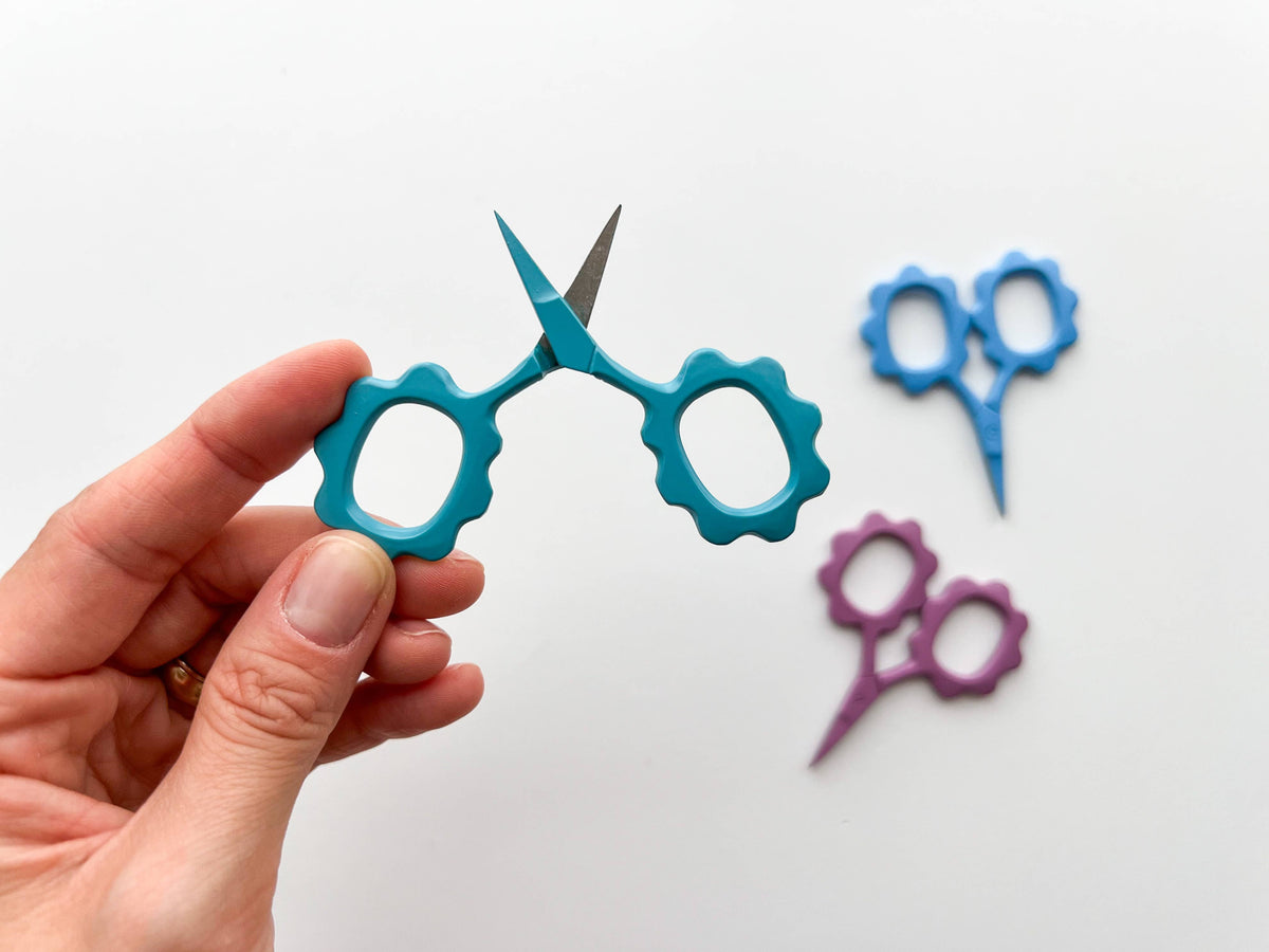 Small Scallop Scissors